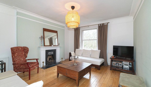 Elegant 2-Bed Historic Flat in Kensington - Pass the Keys