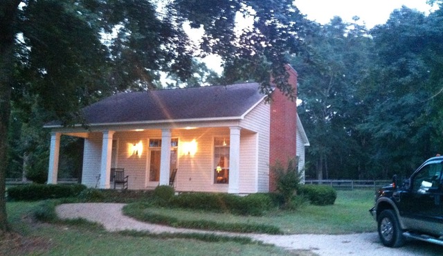 Elegant 2 Bedroom, 2 Bath Guest House close to Tallahassee. Whole Home Generator