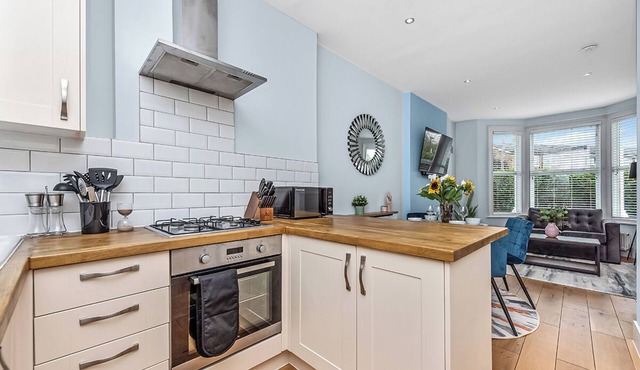 Elegant 2 bedroom family home. Private garden and free parking.