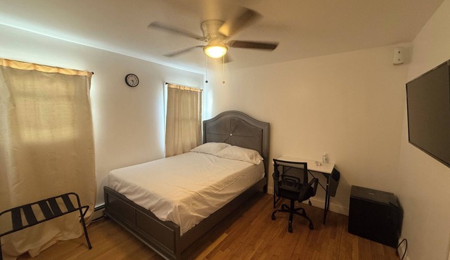 Elegant 2-Bedroom Retreat & Modern Comfort & Prime Location.