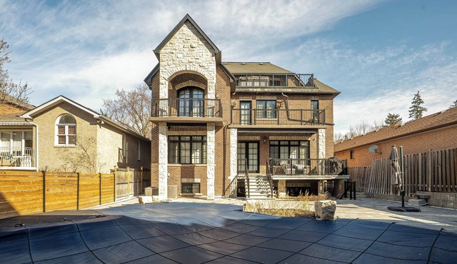 Elegant 2-Bedroom Suite in Custom Mansion Peaceful Family Friendly Neighborhood
