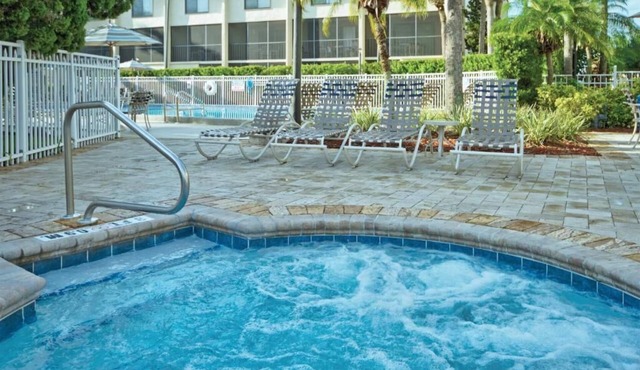 Elegant 2-bedroom villa in Orlando with pool, 8 minutes from Universal Studios.