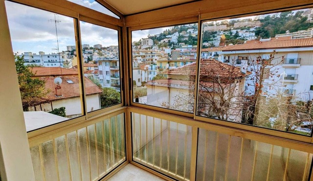 elegant 2 bedrooms apartment with outdoor spaces and free parking