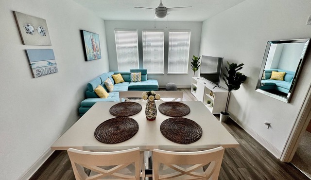 Elegant 2 King Beds Southside with Pool and Gym Near Mayo Clinic UNF and Beaches