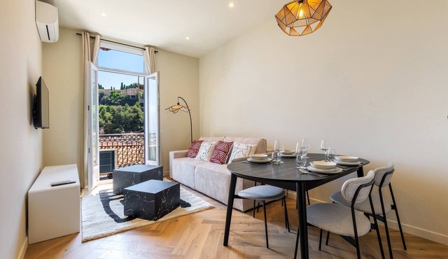 Elegant 2-room apartment with sea view on the outskirts of Monaco