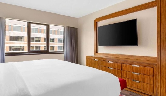 Elegant 2-Room Family Suite, D.C. Downtown, Close to Monuments & Dining