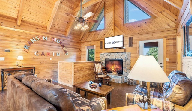 Elegant 2700 Sq Ft True Log Cabin-Private Hot Tub-Game Room-Pool Table-Best View Near Big Cedar