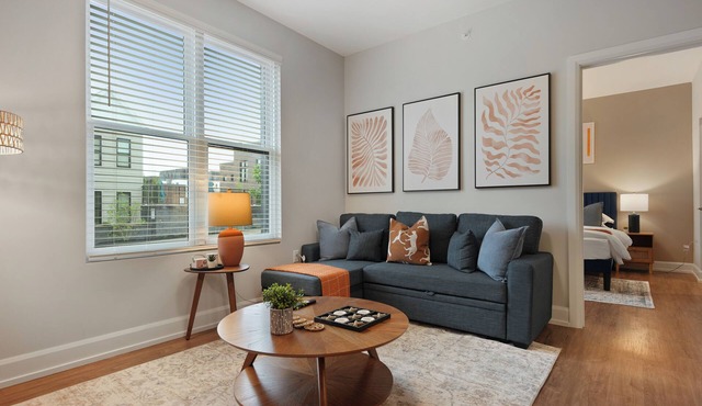 Elegant 2BD/2BA condo w Parking/Pool/Gym
