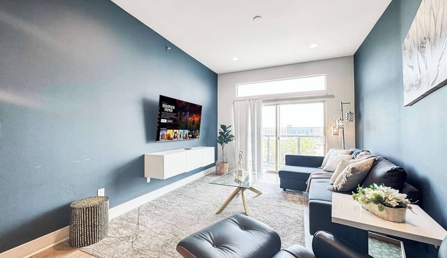 Elegant 2BD Deep Ellum Retreat w/Pool and Parking