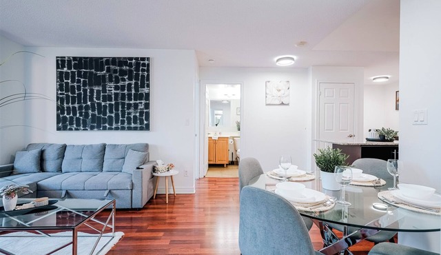 Elegant 2BR/2BA 1 free Parkng Condo | Heart of Mississauga Square one YYZAirport