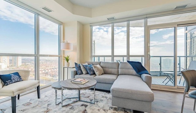 Elegant 2BR-2BATH Condo, Parking, City View