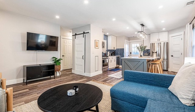 Elegant 2BR Ferndale Cottage! Welcome!