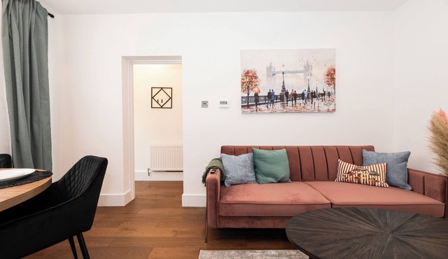 Elegant 2BR Home | C. London Links | Own Entrance