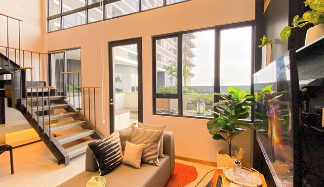 Elegant 2BR Loft Garden Villa at Collins Boulevard Apartment