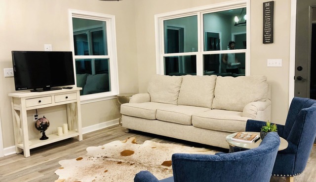 Elegant 2BR Private Cottage 2 min from I-75/US90