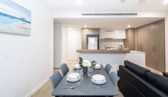 Elegant 2BR Retreat in Hamilton