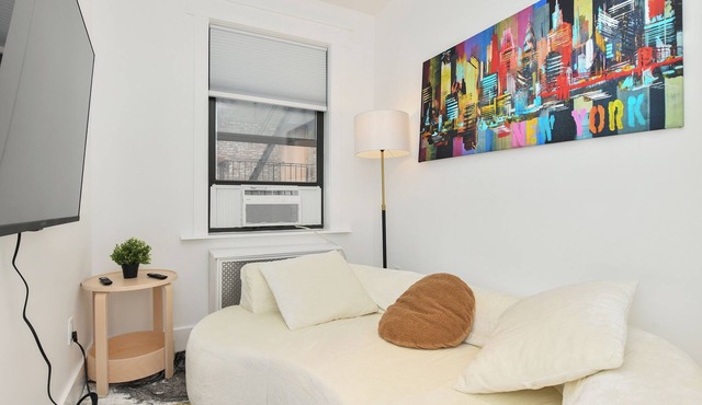 Elegant 2BR Retreat Near Central Park