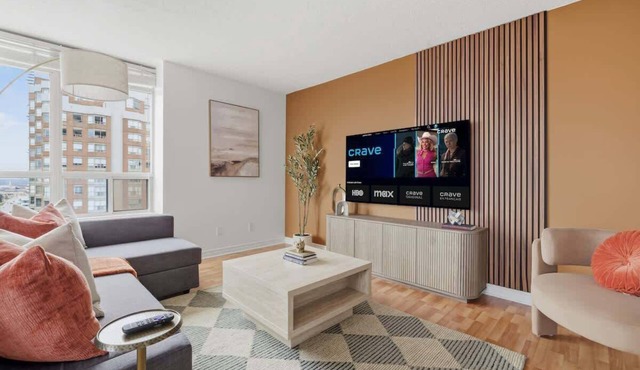 Elegant 2BR Sky Condo for 9 - Terrace - Lake Views