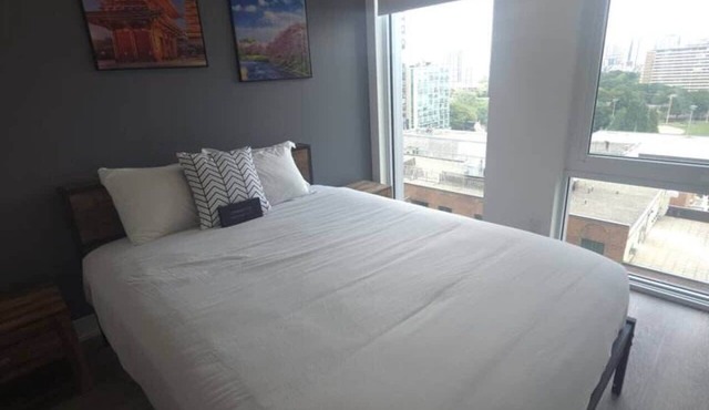 Elegant 2BR Toronto for Rent w/City Views & Pool