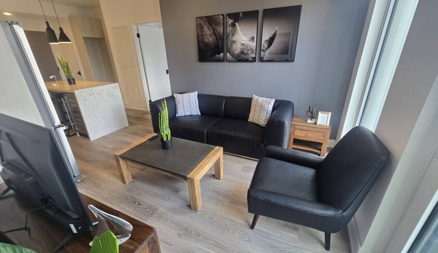 Elegant 2BR Toronto Rental with Panoramic Views & Pool