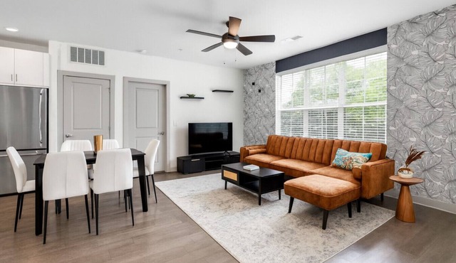 Elegant 2BR w/Resort Pool & Lounge Areas 3