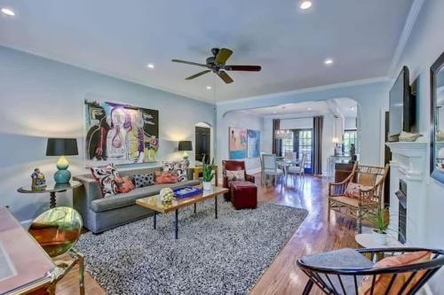 Elegant 2BR with Covered Patio