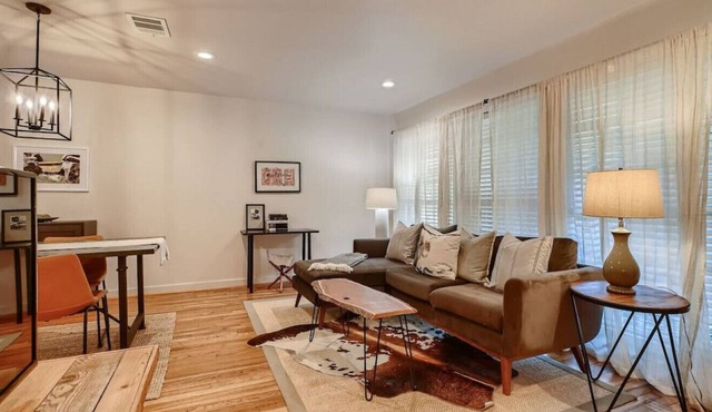 Elegant 3 BDRM Home Mins to Stadium, Hospitals, Downtown Houston
