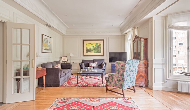 Elegant 3-Bed Apartment in Salamanca, Madrid