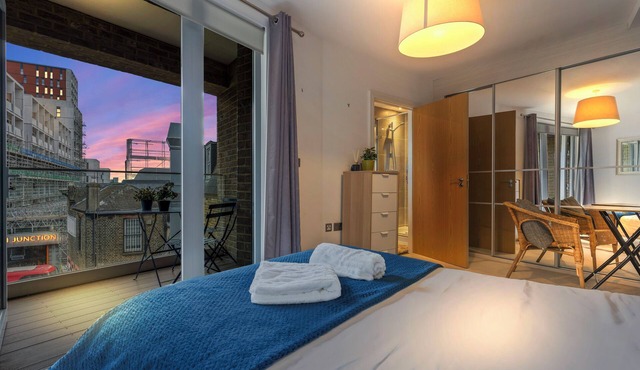 Elegant 3 Bed Apartment Near Many Attractions