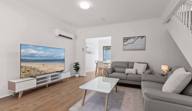 Elegant 3-Bed Home Steps from Sunny Glenelg Beach