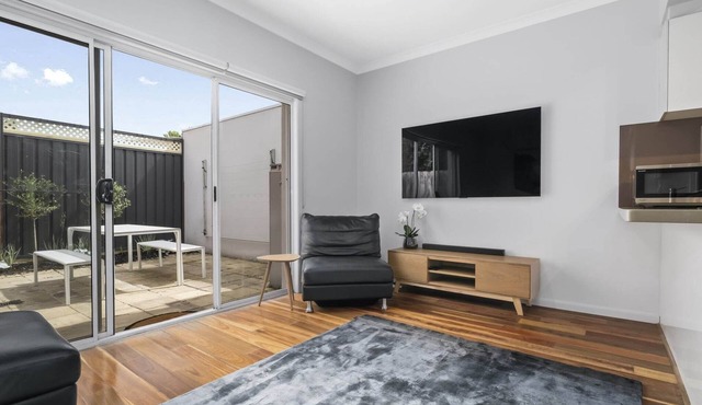 Elegant 3-Bed Townhouse in Leafy Kensington