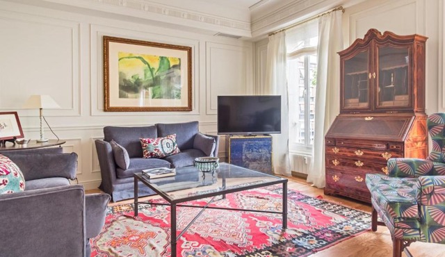 Elegant 3-Bedroom Apartment in Exclusive Barrio Salamanca Stylish & Spacious