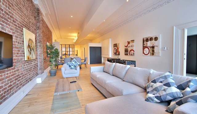 Elegant 3-bedroom Condo ✭ Old Montreal ✭ Private Terrace