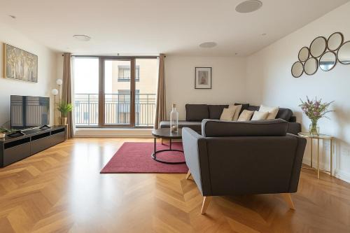 Elegant 3-Bedroom Flat in Kensington