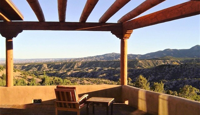 Elegant 3 bedroom home with stunning views and 5 star reviews!