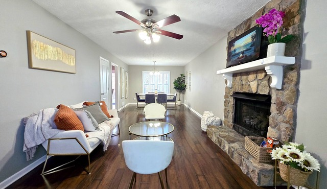 Elegant 3-Bedroom Home w/Private Fenced Backyard