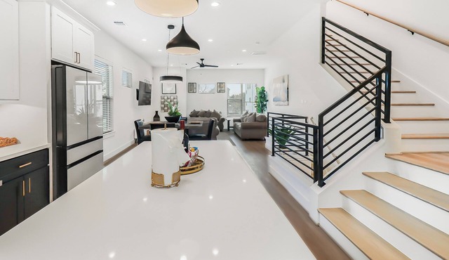 Elegant 3-bedroom villa in Downtown Houston with WiFi, Board Games and Comfort