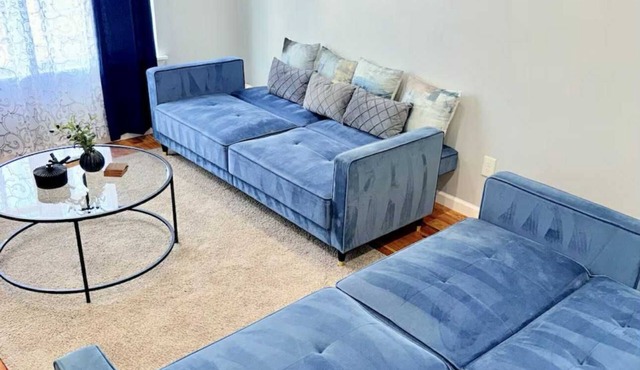 Elegant 3-bedroom with Parking, Sleeps up to 8 close to EWR and NYC