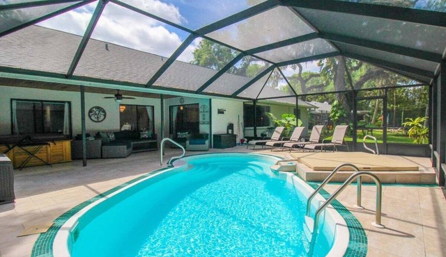 Elegant 3 BR/2 BA Private Pool Home - Florida Oasis