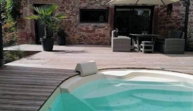 Elegant 3-star* gîte with private pool in the heart of the vineyards