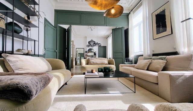 Elegant 300m² Townhouse w/Spacious Garden, Modern Amenities, Close to Nature & Attractions