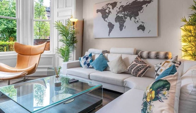 Elegant 3bed-Central Edinburgh -by Holiday Homes