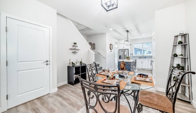 Elegant 3BR | King | Spruce Meadows | Fish Creek