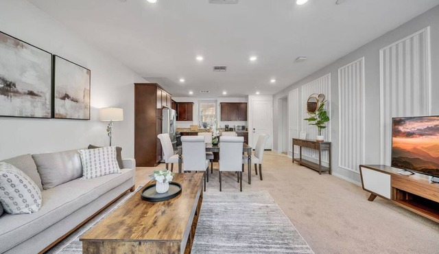 Elegant 3BR Residence｜Office & Study Space｜Fenced Yard｜Flexible Leasing #41351