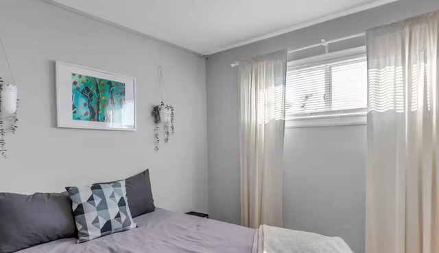 Elegant 3BR Retreat: Comfort, Style Prime Location