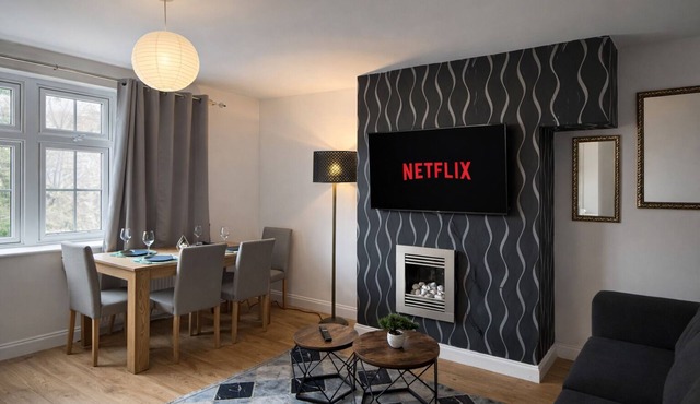 Elegant 3BR Sleep 7 HS2 Bhm Long Stays Parking 3