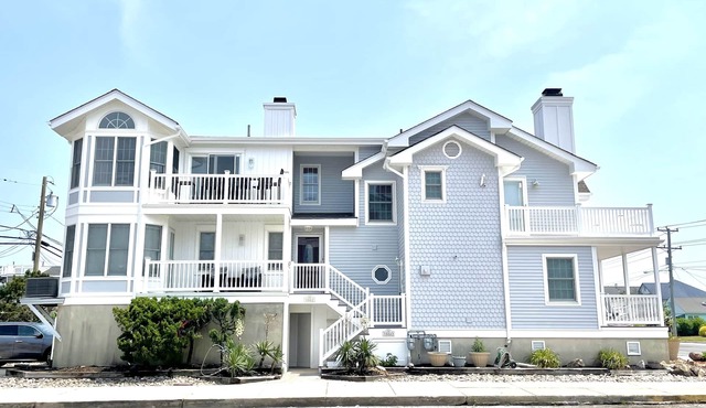 Elegant 4 Bed, 2 Stry, Granite, Hrdwd Flrs, PET FRIENDLY, Linens, great location