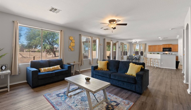 Elegant 4 Bedroom home with free parking onsite