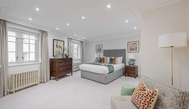 Elegant 4-Bedroom London Residence in Prestigious Belgravia