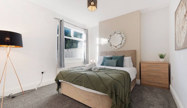 Elegant 4 Bedroom, Near South Park, Sleeps 7